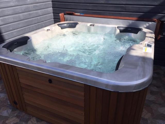 Appartement Le Flamboyant avec piscine chauffée 30° et Jacuzzi à Saint-André Extérieur photo