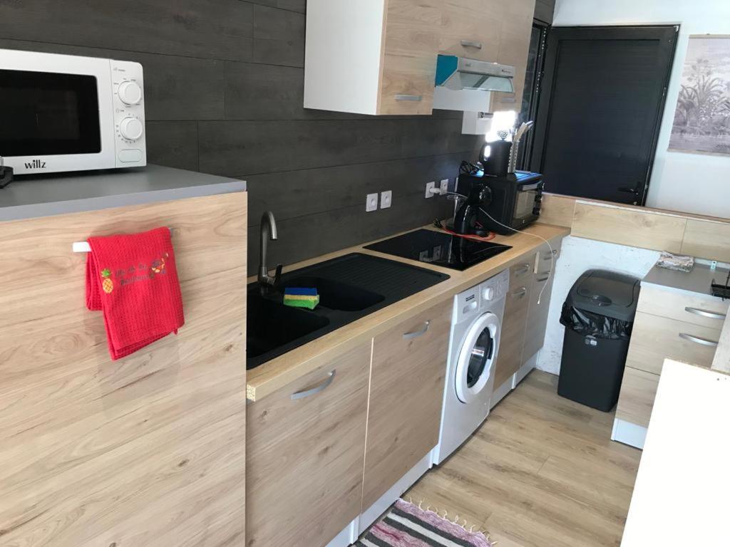 Appartement Le Flamboyant avec piscine chauffée 30° et Jacuzzi à Saint-André Extérieur photo